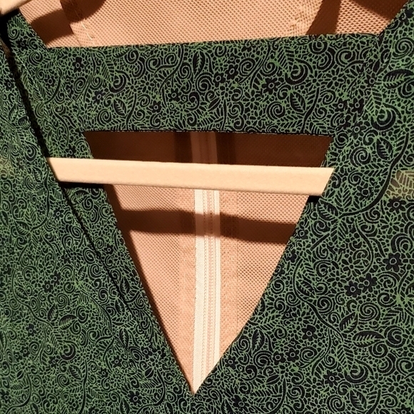 CAbi‎ Green Silky V-neck Dressy Blouse Top Small Long Sleeve Pre-owned Women - Picture 3 of 6